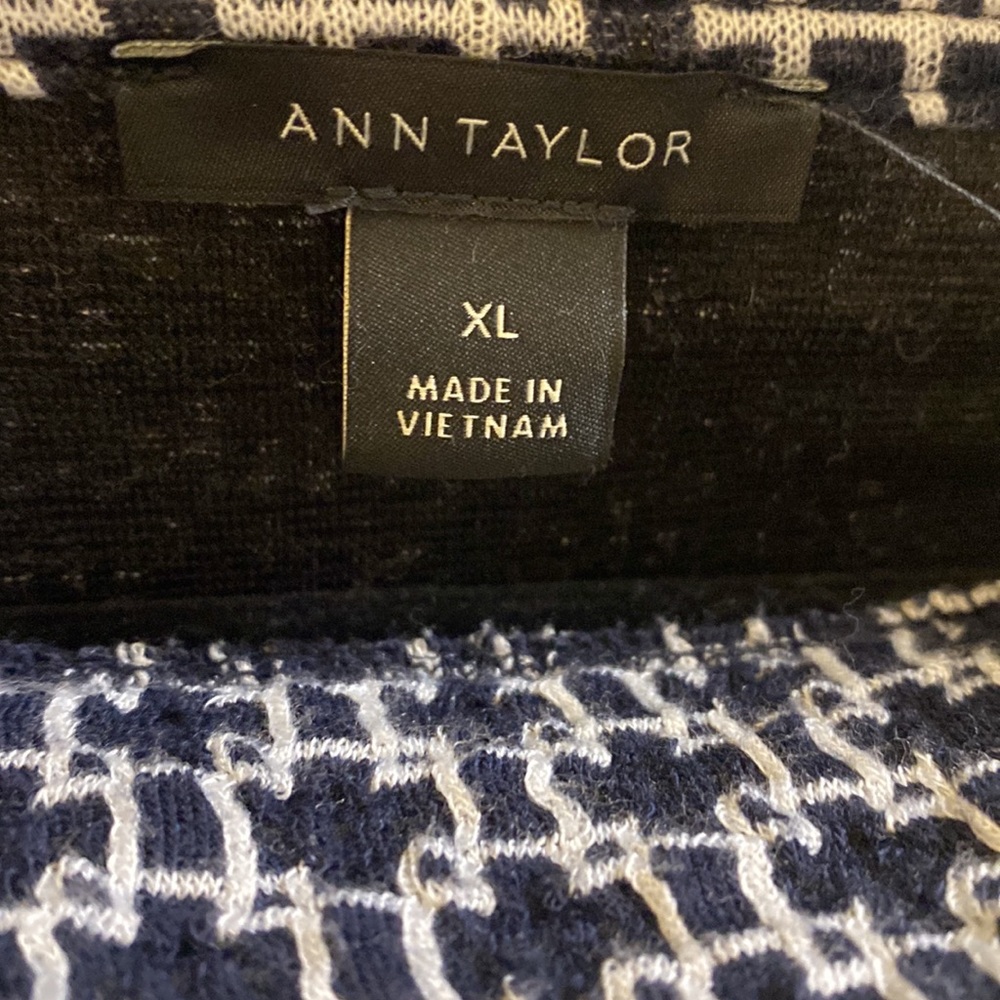 Ann Taylor geometric sweater - Picture 2 of 3